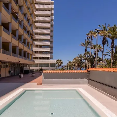 Palmeras Playa Studio: Pools, Beach, Sun & Shore Apartment